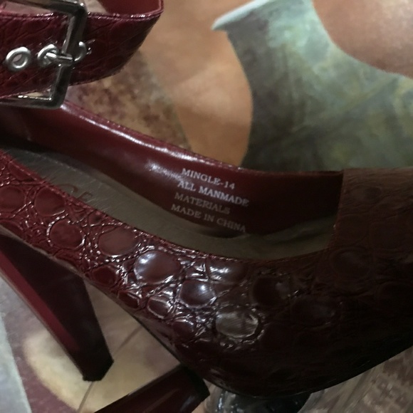 NEW RED 👠 HEELS - Picture 3 of 8